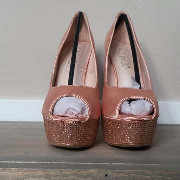 De Blossom Brand new in box peep toe heels 💎 - Picture 4 of 7